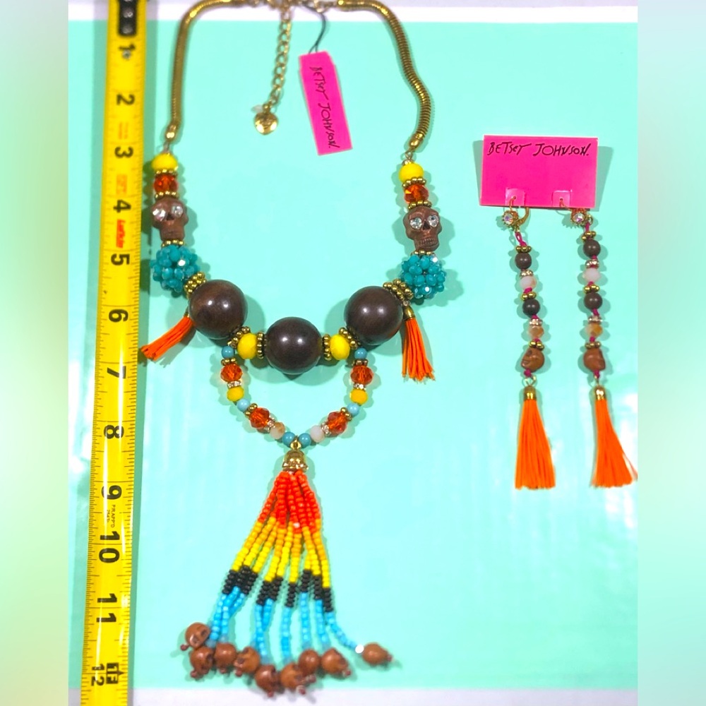 X-Large rare st Bart skull 💀 necklace and earrings nwt